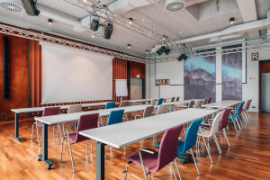 Parlamentarische Bestuhlung im Raum Rheinblick