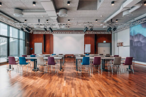 Parlamentarische Bestuhlung im Raum Rheinblick